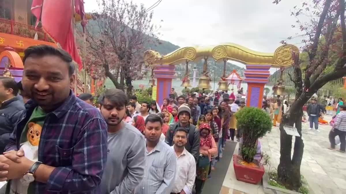 नवरात्रि पर नैना देवी मंदिरों में लगा श्रद्धालुओं का तांता