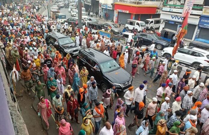 जयकारों के साथ निकली नगर परिक्रमा, भक्तिमय हुआ पूरा शहर