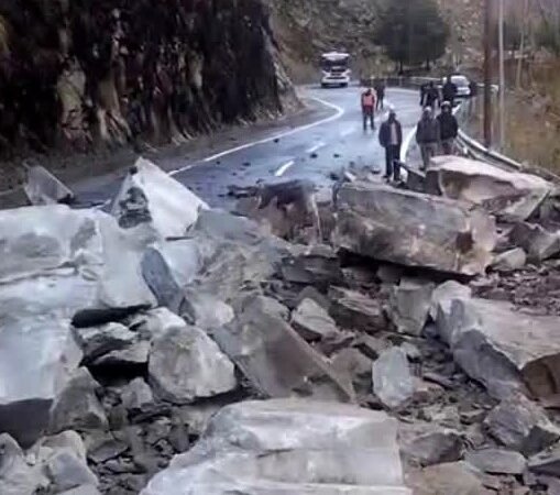 भारी बारिश से बदरीनाथ और नीति मलारी हाईवे बंद