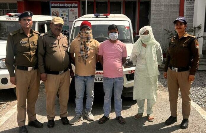 घर में चलाए जा रहे जिस्मफरोसी के धंघे का भंडाफोड़,महिला सहित तीन गिरफ्तार