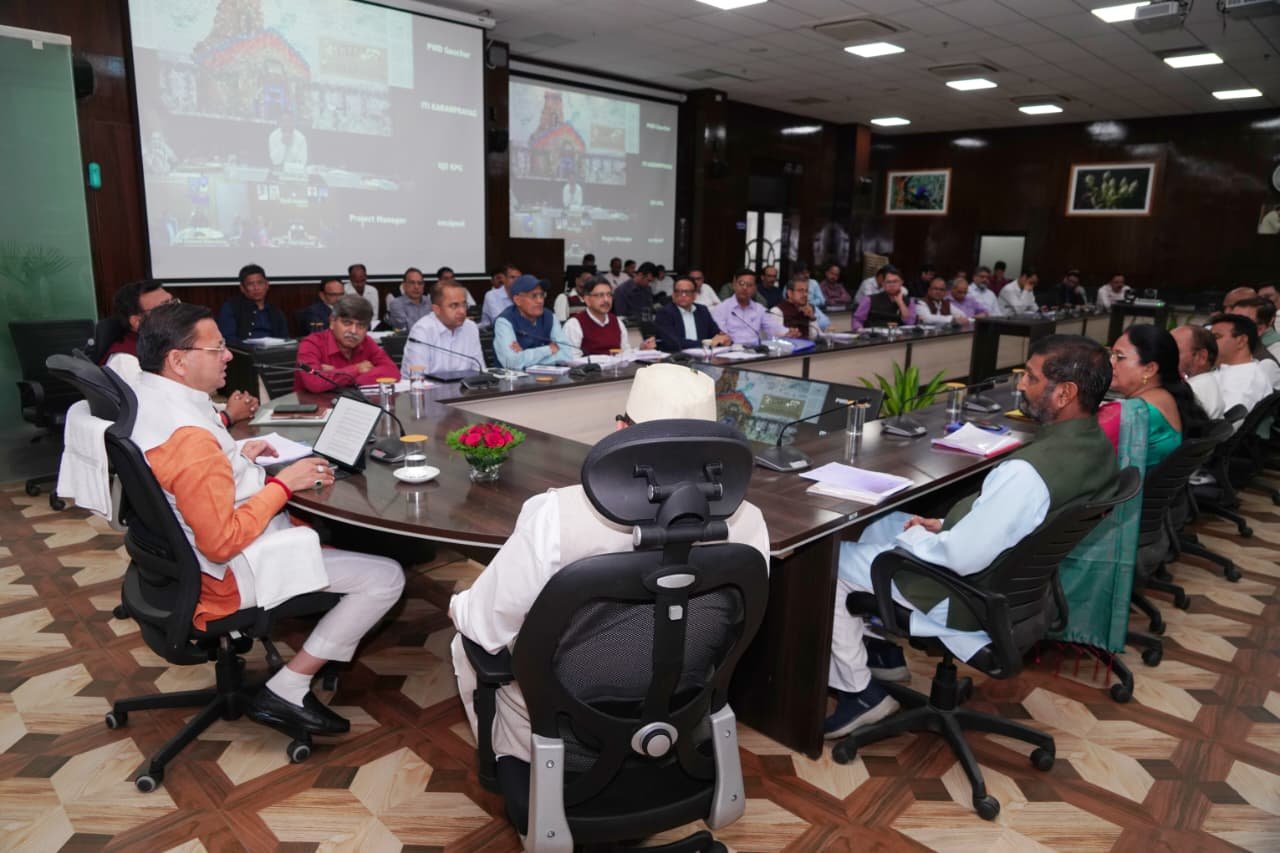 मुख्यमंत्री ने की पांच विधानसभाओं के लिए की गई घोषणाओं की समीक्षा