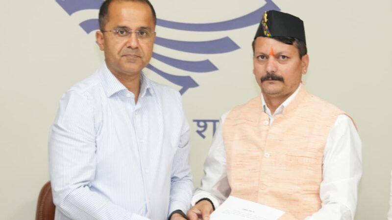 सचिवालय में मीडिया सलाहकार समिति के उपाध्यक्ष ध्रुव रौतेला ने सचिव सूचना शैलेश बगोली सी की भेंट