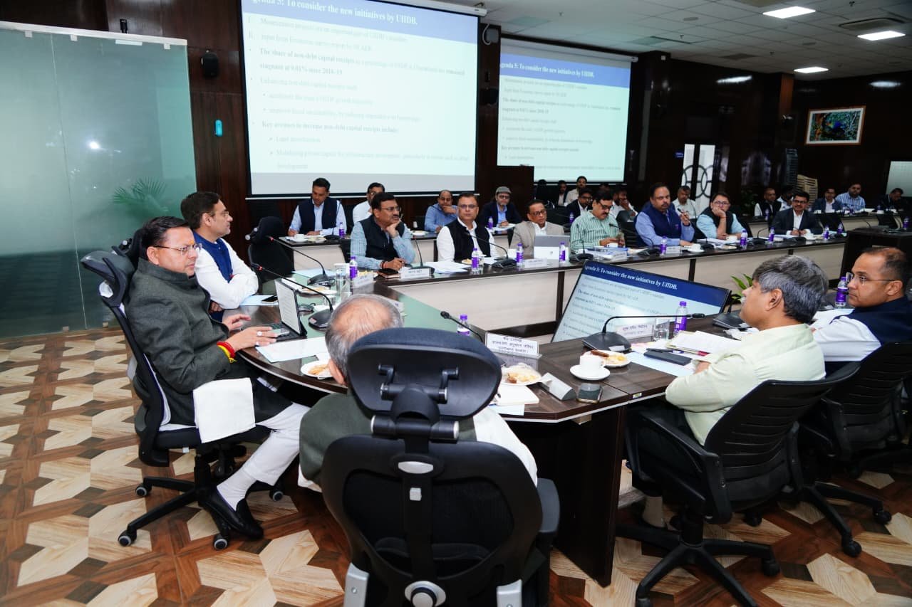 मुख्यमंत्री ने की राज्य की महत्त्वपूर्ण अवसंरचनात्मक परियोजनाओं की प्रगति की समीक्षा