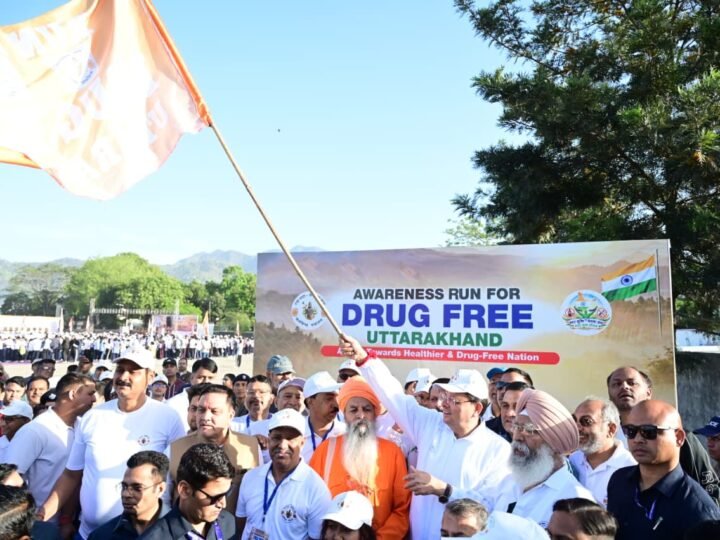 “रन फॉर अवेयरनेस” रैली को मुख्यमंत्री पुष्कर सिंह धामी ने दिखाई झंडी