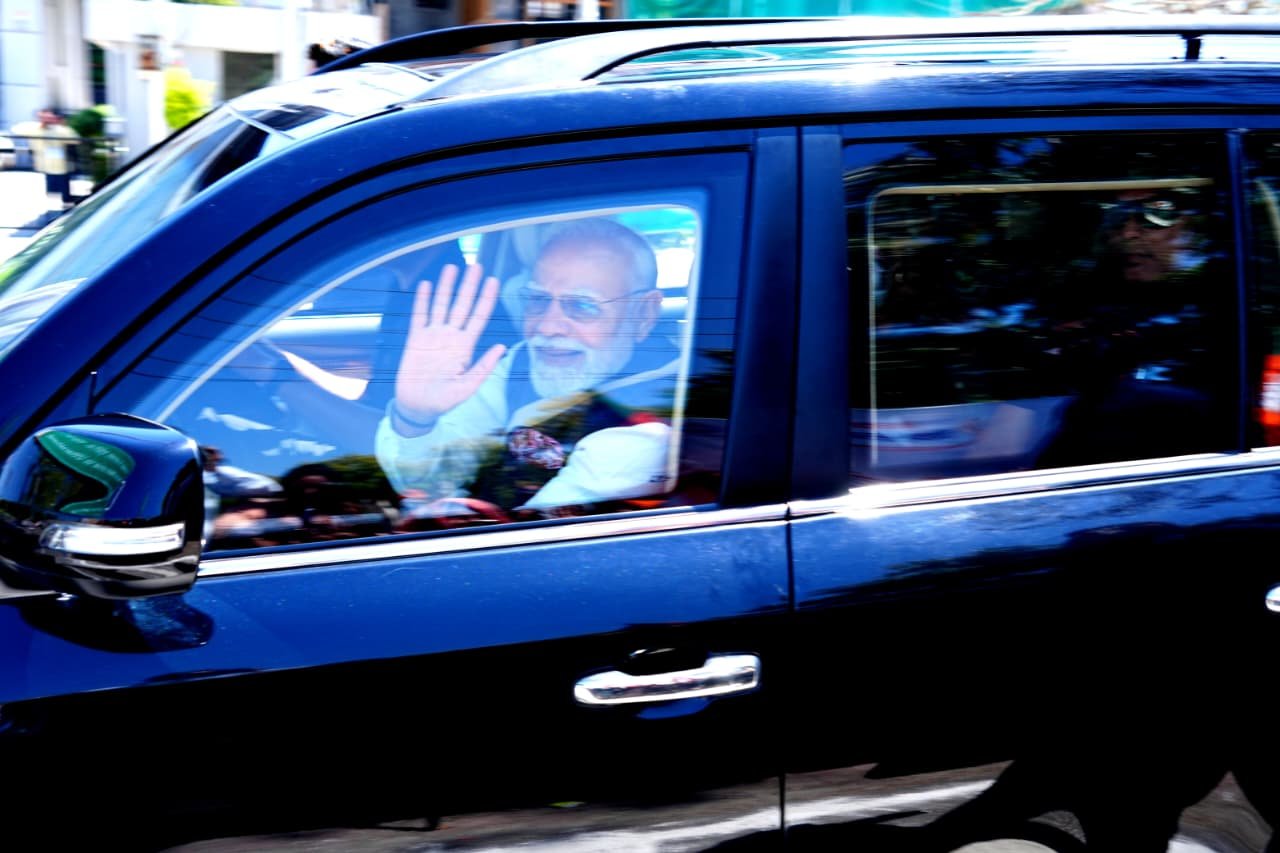 देवभूमि में प्रधानमंत्री का भव्य स्वागत, 12 किमी लंबे रोड शो में बड़ी संख्या में उमड़े लोग