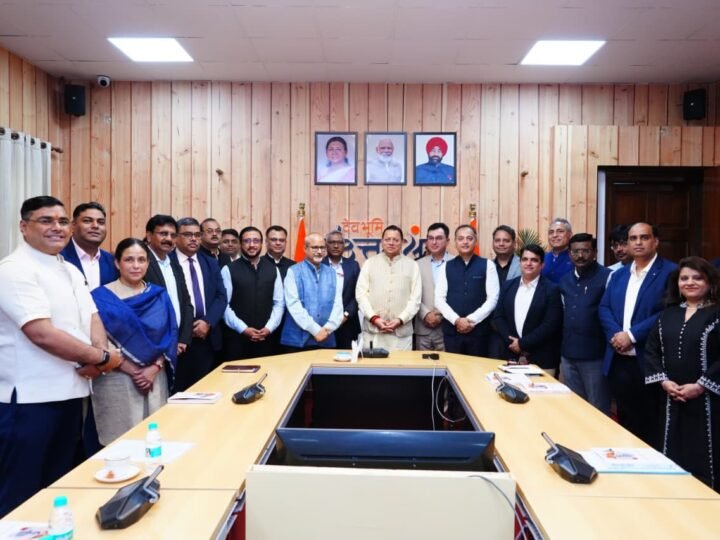 सीएम धामी से “इंडिया डिजिटल इंपॉवरमेंट मीट एंड अवॉर्ड” समारोह के आयोजकों ने की शिष्टाचार भेंट