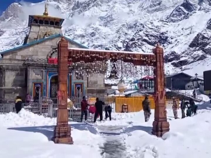 बर्फबारी के चलते केदारनाथ धाम यात्रा की तैयारियों पर लगा ब्रेक