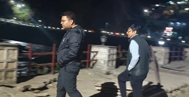 केदारनाथ यात्रा तैयारियों को लेकर देर रात सड़कों पर उतरे डीएम