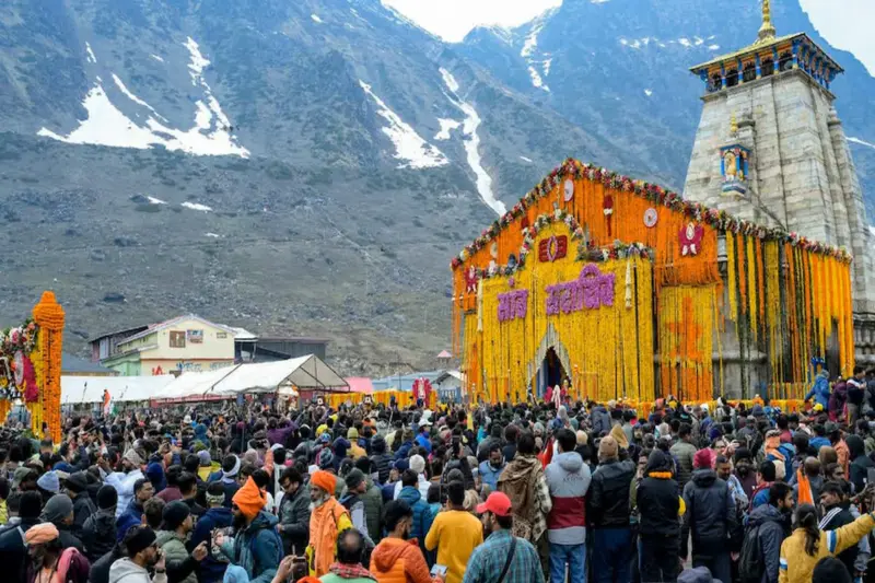 कपाट खुलने के साथ ही चारधाम यात्रा ने पकड़ी रफ्तार