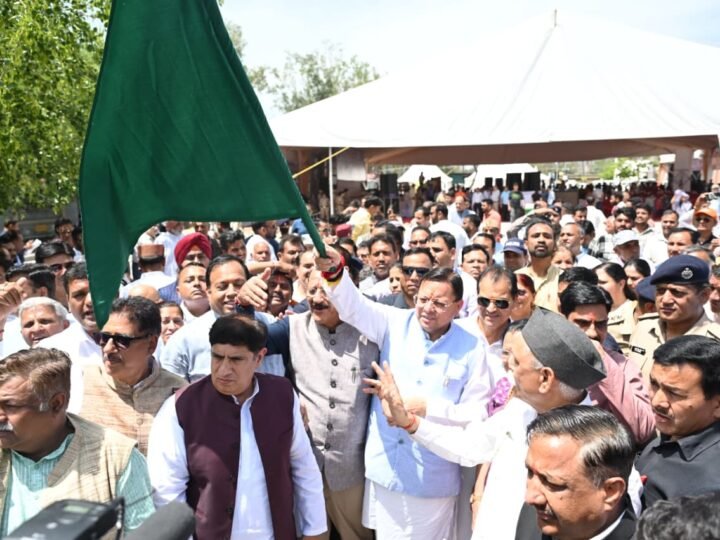 मुख्यमंत्री ने ऋषिकेश से चार धाम जाने वाली बसों को हरी झंडी दिखाकर किया रवाना