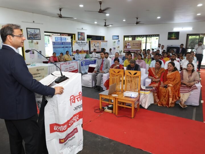 आरबीआई गवर्नर संजय मल्होत्रा ने किया सीएफएल द्वारा आयोजित वित्तीय साक्षरता शिविर का दौरा