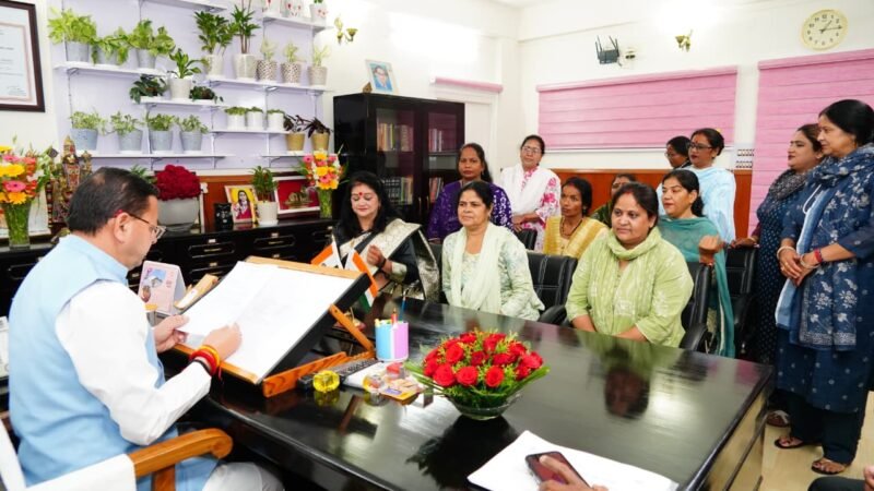 विभिन्न मांगों को लेकर सीएम धामी से मिले आंगनबाड़ी कार्यकर्ती, सेविका व मिनी कर्मचारी संगठन