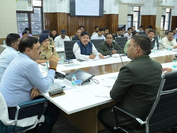 आयुक्त गढ़वाल एवं आईजी गढ़वाल द्वारा की गई श्री केदारनाथ यात्रा व्यवस्थाओं की व्यापक समीक्षा, अधिकारियों को दिए आवश्यक दिशा-निर्देश