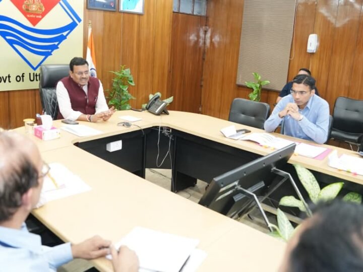 अंडरग्राउण्ड केबलिंग को लेकर मुख्य सचिव ने की ऊर्जा विभाग एवं जिलाधिकारी देहरादून के साथ महत्वपूर्ण बैठक