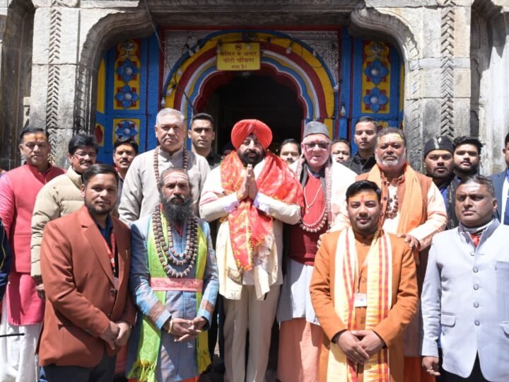 केदारनाथ धाम पहुंचे राज्यपाल गुरमीत सिंह, श्रद्धालुओं से किया संवाद, स्वच्छता एवं सुगम यात्रा व्यवस्था पर दिया विशेष जोर
