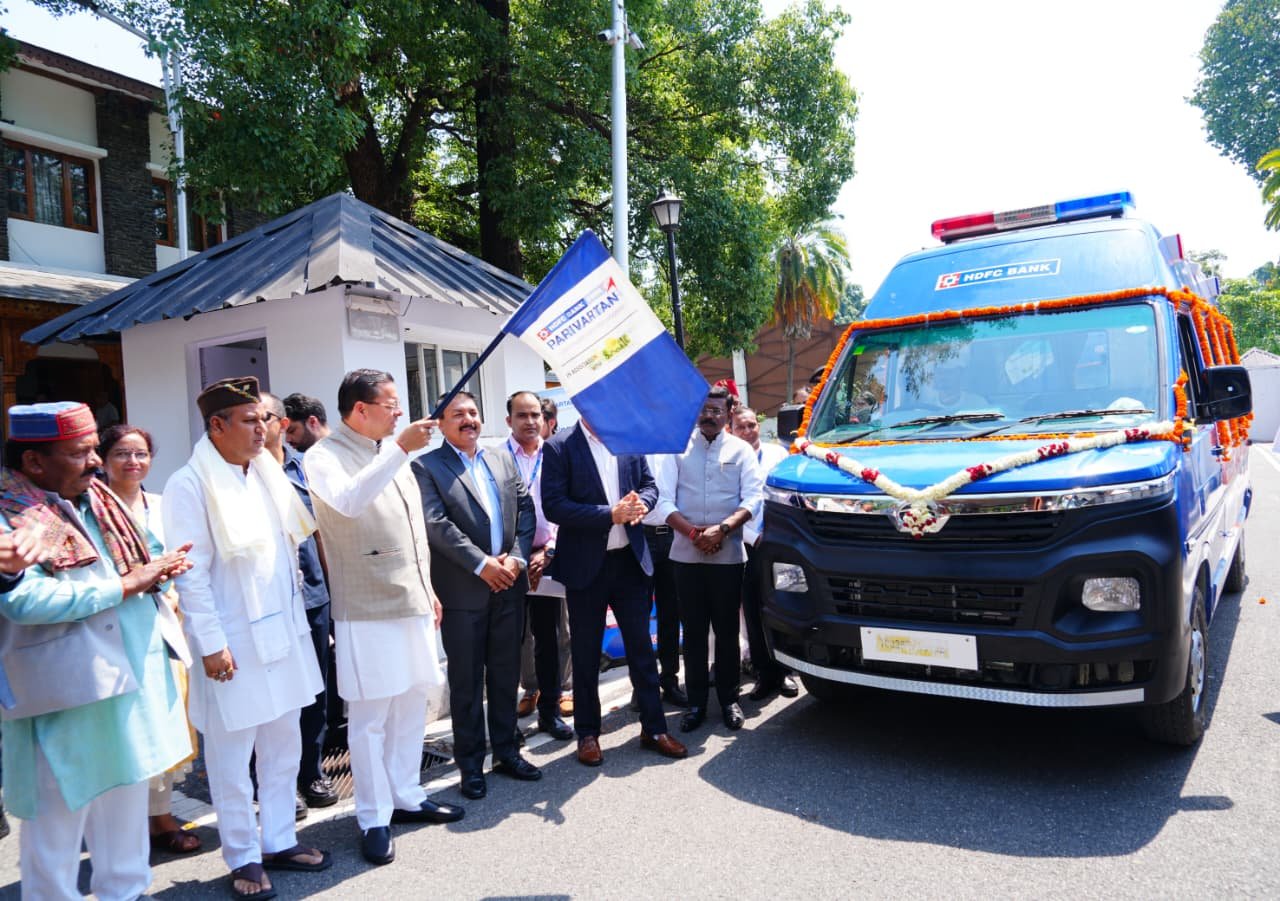 एचडीएफसी बैंक द्वारा प्रदत्त 4 अत्याधुनिक एम्बुलेंस का मुख्यमंत्री ने किया फ्लैग ऑफ