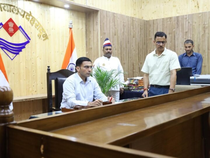 जिला मजिस्ट्रेट सविन बंसल ने कुख्यात बिल्डर पुनीत अग्रवाल को किया 6 माह के लिए जिला बदर
