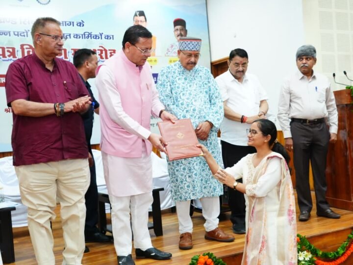 मुख्यमंत्री ने 483 अभ्यर्थियों को प्रदान किये नियुक्ति पत्र, साढ़े चार साल में 33 हजार अभ्यर्थियों को मिली सरकारी नौकरी