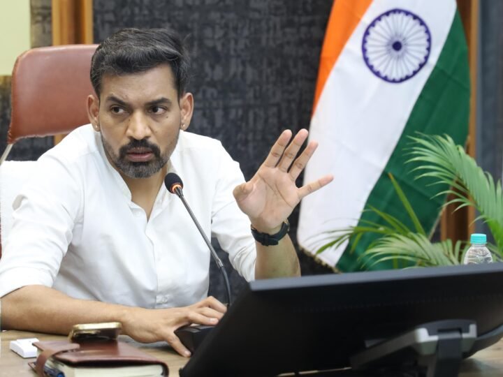 प्राथमिकता वाले कार्य 7 जून तक हर हाल में करें पूर्ण: डीएम