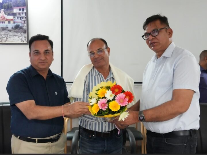 सूचना विभाग में शासकीय सेवा पूर्ण कर सेवानिवृत्त हुए सहायक निदेशक ललिता प्रसाद भट्ट को दी भावभीनी विदाई