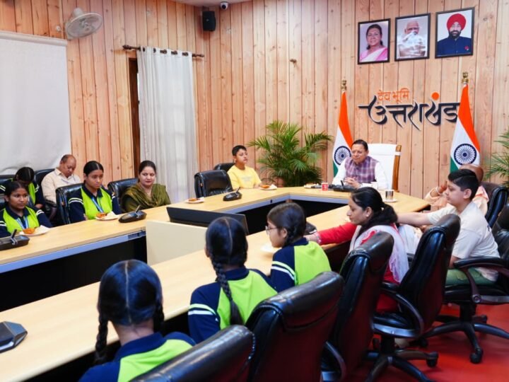 मुख्यमंत्री ने बालिकाओं के साथ सुना प्रधानमंत्री के मन की बात के 134 वें संस्करण को