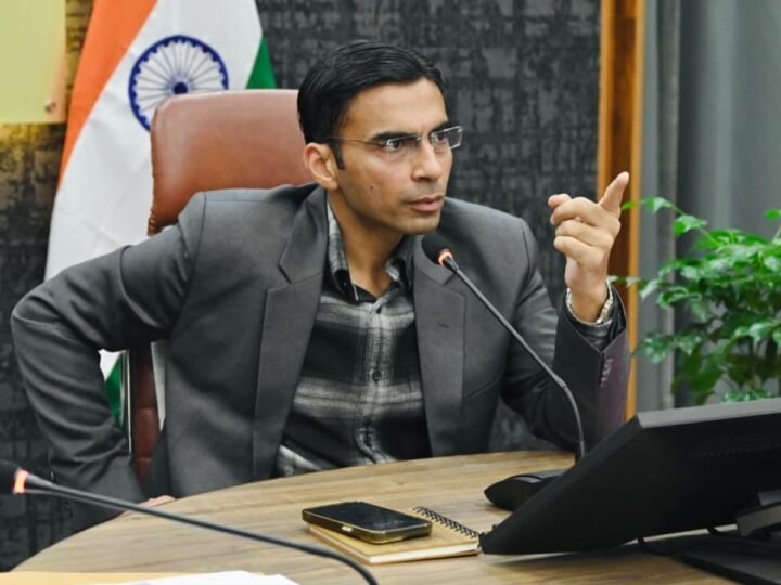 बिल्डर के विरूद्ध बीएनएस की धाराओं में पांच मुकदमें है दर्ज, गुंडाएक्ट में किया बुक, जिला बदर की तैयारी 