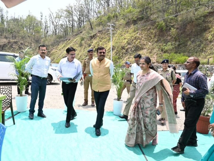 मुख्य सचिव ने टिहरी गढ़वाल में कियाबजरंग सेतु एवं हिलान्स हिमालयन भोजनालय का निरीक्षण