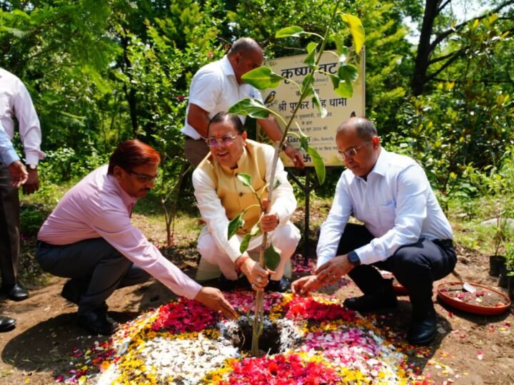मुख्यमंत्री आवास परिसर में 3-बी गार्डन के निर्माण कार्य का शुभारम्भ