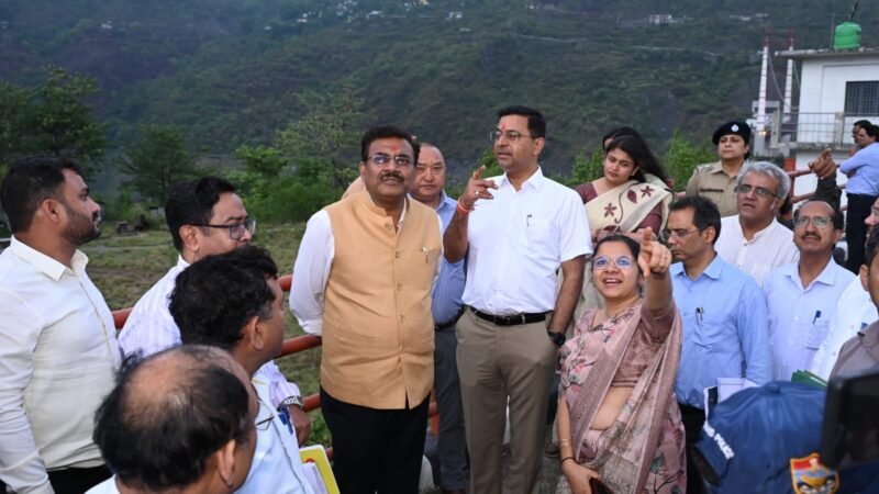 मुख्य सचिव द्वारा टिहरी झील क्षेत्र का भ्रमण एवं पर्यटन विकास परियोजना का निरीक्षण