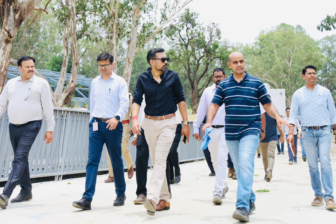 राष्ट्रपति दौराः ग्राउंड जीरो पर उतरे डीएम ‘आशियाना’ और ’निकेतन’ का स्थलीय निरीक्षण कर परखीं व्यवस्थाएं