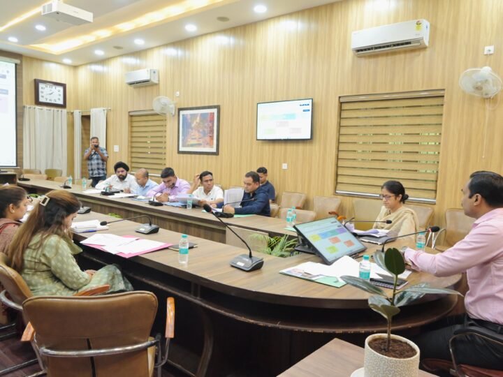 अपर मुख्य निर्वाचन अधिकारी ने जनपद देहरादून में एसआईआर कार्यों की विधानसभावार की समीक्षा
