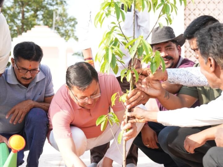 “एक पेड़ मां के नाम” अभियान के तहत पौधरोपण एवं स्वच्छता का संदेश
