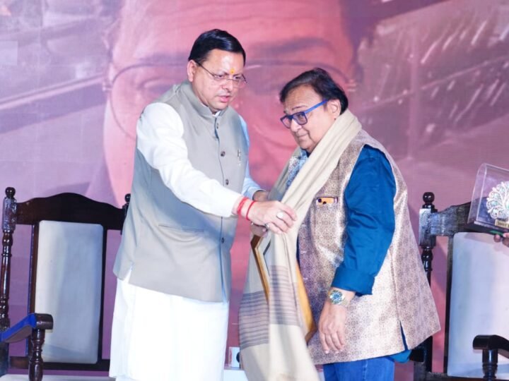मुख्यमंत्री धामी ने किया अमर उजाला उत्तराखंड एचीवर्स विशेषांक का विमोचन