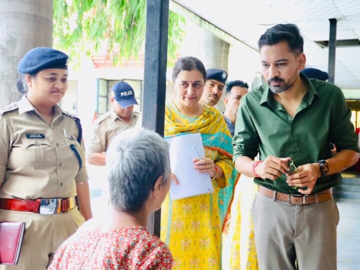 डीएम डॉ. आशीष चौहान ने नारी निकेतन, बाल सुधार गृह एवं किशोरी गृह का किया निरीक्षण