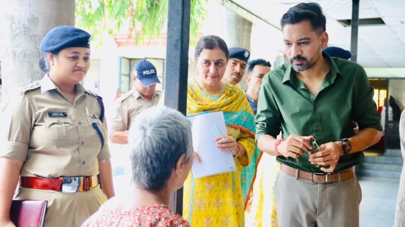 डीएम डॉ. आशीष चौहान ने नारी निकेतन, बाल सुधार गृह एवं किशोरी गृह का किया निरीक्षण