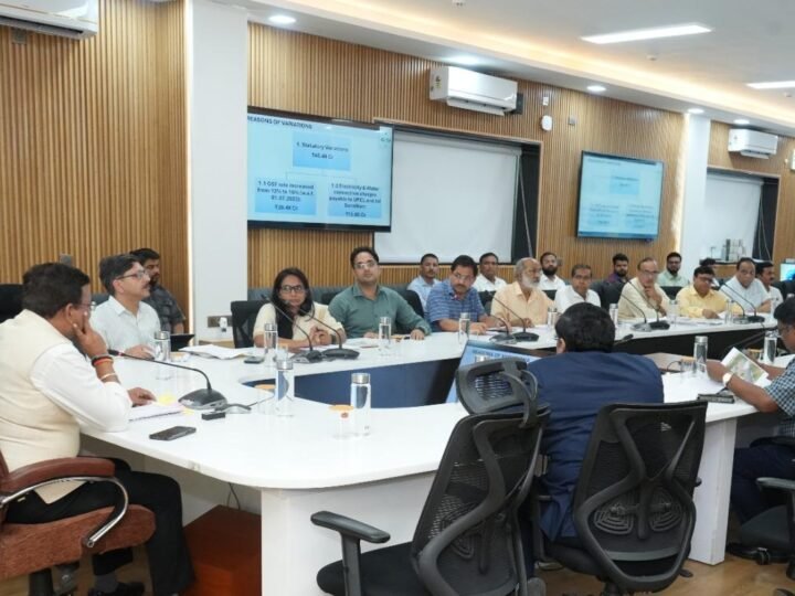 मुख्य सचिव की अध्यक्षता में व्यय वित्त समिति की बैठक संपन्न, विभिन्न विभागों के प्रस्तावों को स्वीकृति