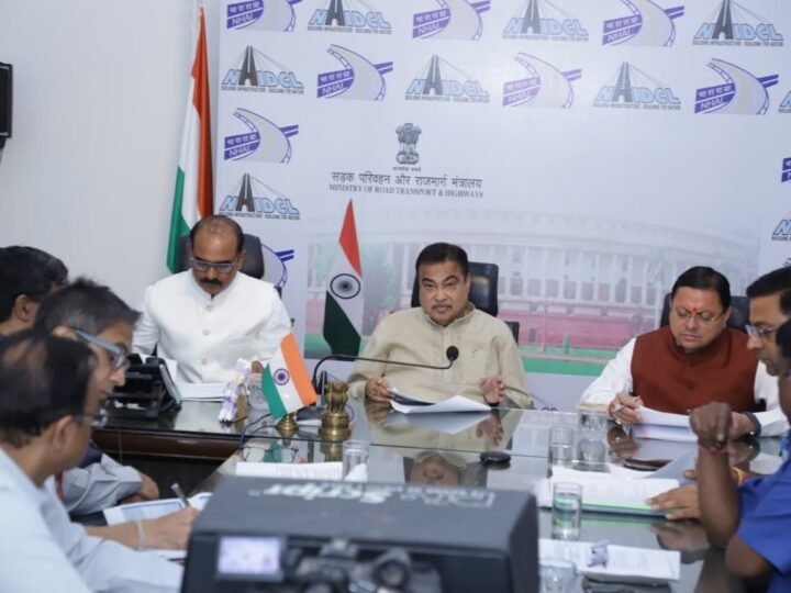 राज्य के सड़क नेटवर्क को सशक्त बनाने के लिए मुख्यमंत्री ने केन्द्रीय मंत्री की अध्यक्षता में आयोजित बैठक मे  किया प्रतिभाग