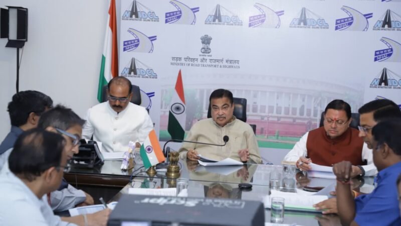 राज्य के सड़क नेटवर्क को सशक्त बनाने के लिए मुख्यमंत्री ने केन्द्रीय मंत्री की अध्यक्षता में आयोजित बैठक मे  किया प्रतिभाग