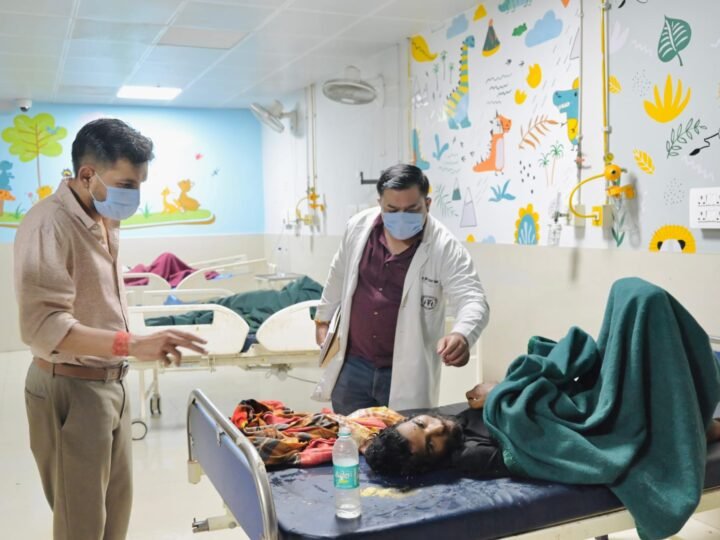 औचक निरीक्षणः कोरोनेशन अस्पताल की बदहाली पर भड़के डीएम, व्यवस्थाएं सुधारने के सख्त निर्देश