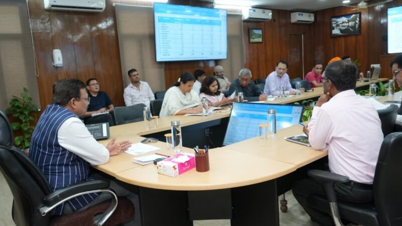 एएचपी प्रोजेक्ट के तहत निर्मितआवासों का 15 अगस्त किया जाए आवंटन: सीएस