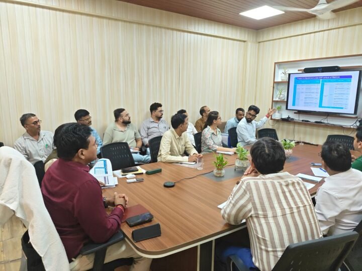पीएम आवास योजना के कार्यों में देरी पर सचिव आवास सख्त, धीमी प्रगति पर जताई नाराजगी