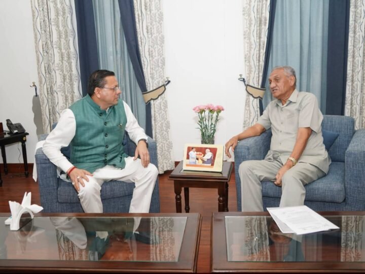 मुख्यमंत्री धामी से पूर्व सीएम विजय बहुगुणा ने शिष्टाचार भेंट