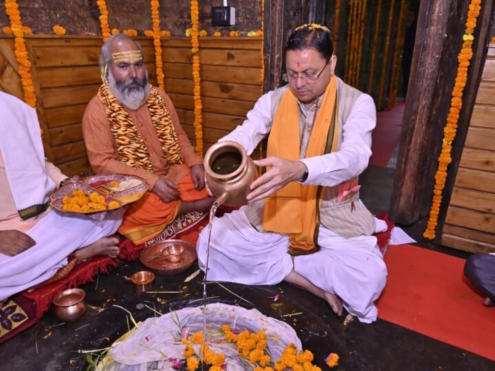 मुख्यमंत्री ने वृद्ध जागेश्वर में पूजा-अर्चना कर की प्रदेश में सुख-समृद्धि एवं जनकल्याण की कामना 