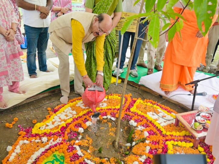 “हर गाँव का यही पैगाम, एक पेड़ माँ के नाम”: हरेला पर्व पर मालदेवता में हुआ भव्य वृक्षारोपण अभियान