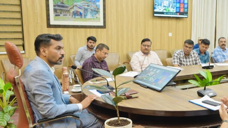 दुर्लभ बीमारियों से पीड़ित बच्चों के उपचार का जिम्मा उठाएगा जिला प्रशासन, आरबीएसके से अधिक खर्च पर राइफल क्लब फंड से मिलेगी सहायता