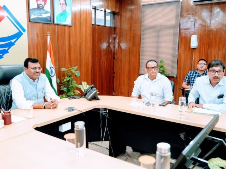 मुख्य सचिव ने ली विभागों के अंतर्गत बनाए गए ग्रोथ सेंटर्स की प्रगति एवं संचालित गतिदिवधियों की जानकारी