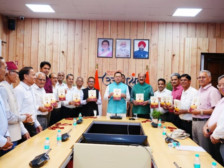 मुख्यमंत्री ने किया ‘सेवा विधि‘ पुस्तक का विमोचन