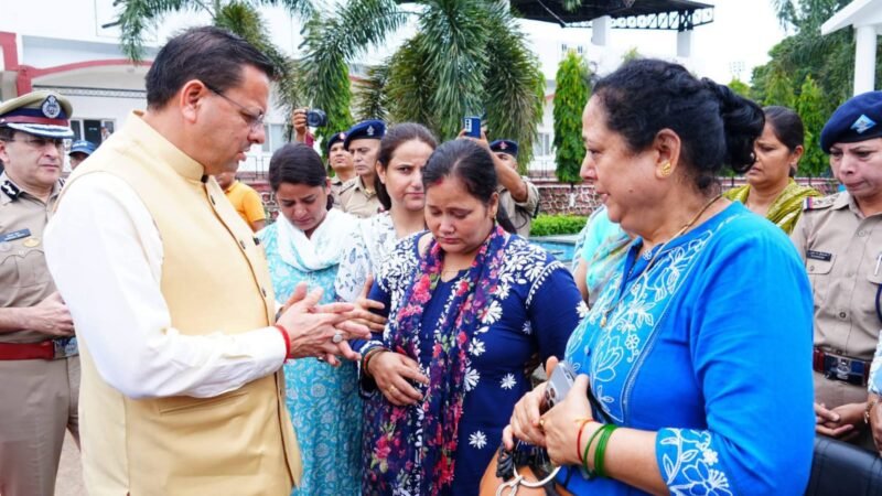 सीएम धामी ने किया एलआईयू निरीक्षक मनोज मनराल के आकस्मिक निधन पर दुःख व्यक्त