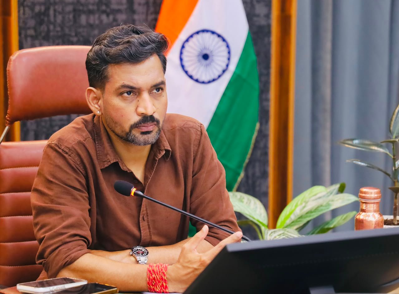 एक-एक पात्र व्यक्ति तक पहुंचे सरकार की योजना, कोई भी पात्र बुजुर्ग न रहे सामाजिक सुरक्षा से वंचितः डीएम